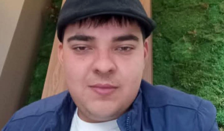 Direğe çarpan motosikletli hayatını kaybetti