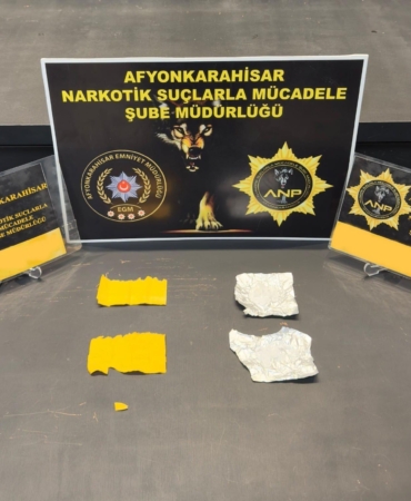 Durdurulan araçlardan uyuşturucu çıktı