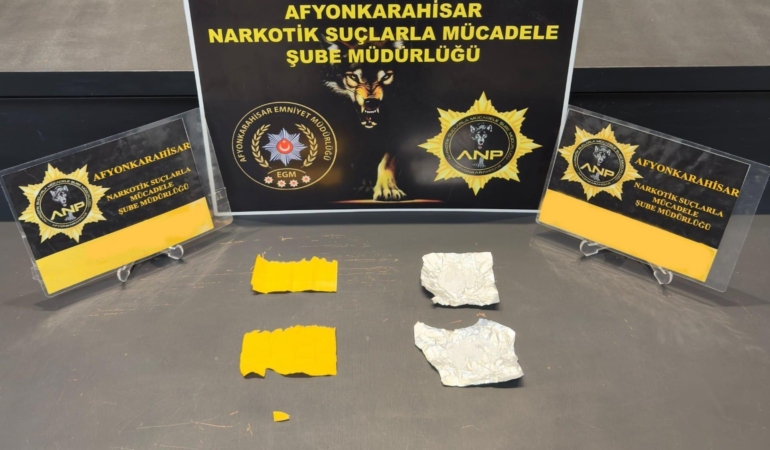 Durdurulan araçlardan uyuşturucu çıktı