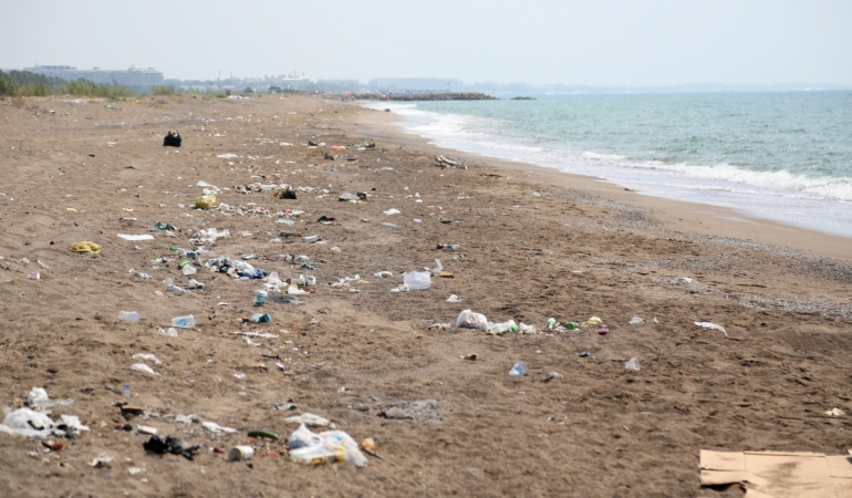 Kumköy Sahili’nde barakalar gitti, çöplük kaldı