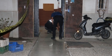 Evinin önünde silahlı saldırıya uğradı