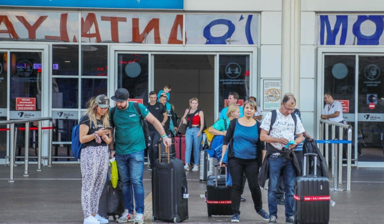 Antalya Havalimanı’nda uçak ve yolcu trafiği rekoru