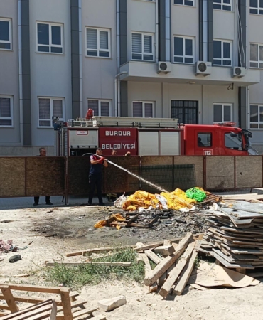Okul inşaatında yangın paniği