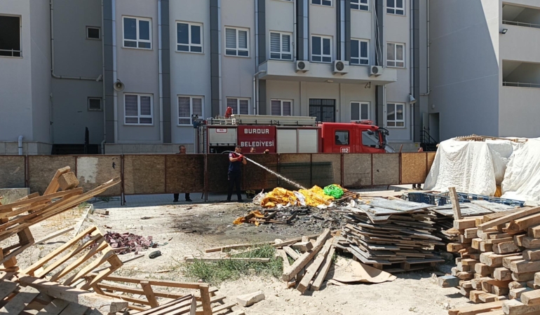 Okul inşaatında yangın paniği