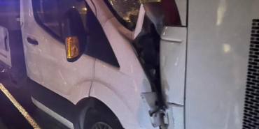 Kamyonet yolcu otobüsüne arkadan çarptı: 7 yaralı