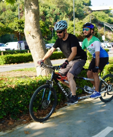 Görme yetisini kaybetti ama tutkusu bisikletten vazgeçmedi