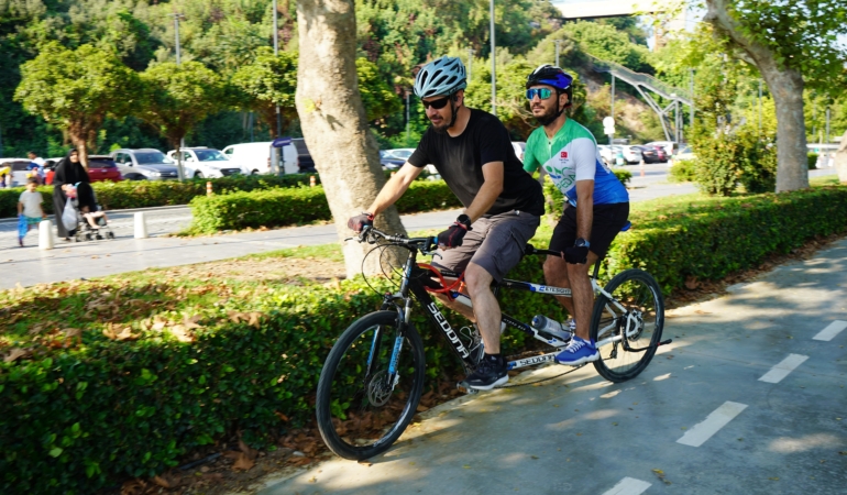 Görme yetisini kaybetti ama tutkusu bisikletten vazgeçmedi