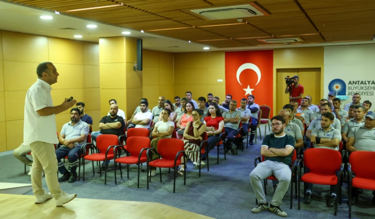 Büyükşehirden ilaçlama personeline eğitim