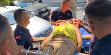 Bacağına demir korkuluk saplanan çocuk hastanelik oldu