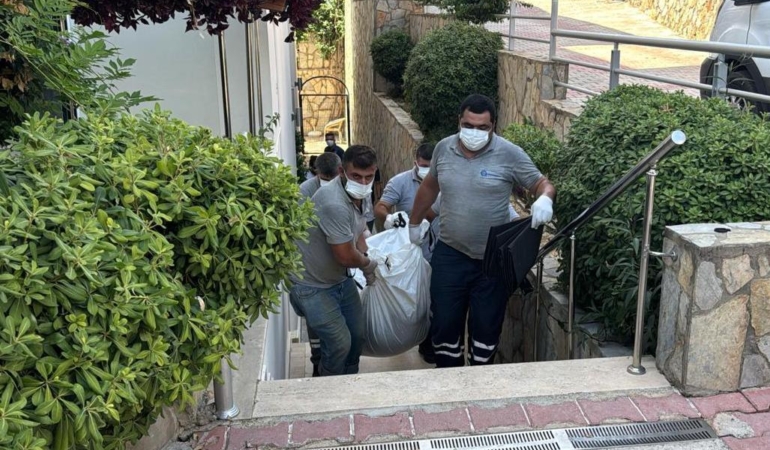 Belçikalı evinde ölü bulundu