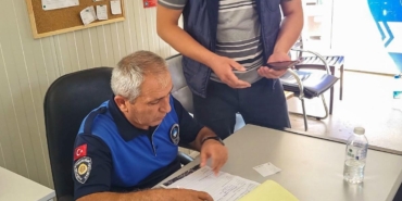 Yolda bulunan 100 bin lira sahibine teslim edildi