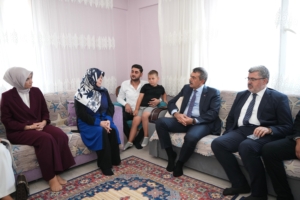 Bakan Tekin: ‘Terörsüz Türkiye’ hedefini anlatmak için sahadayız (3)