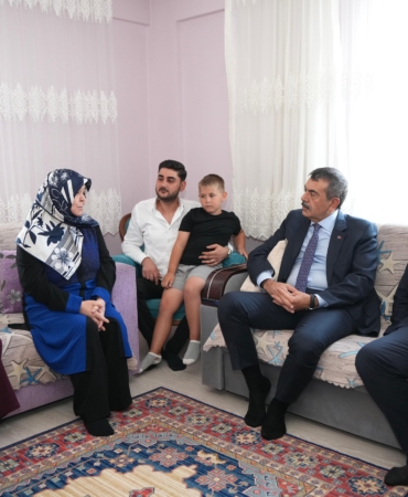 Bakan Tekin: ‘Terörsüz Türkiye’ hedefini anlatmak için sahadayız (3)