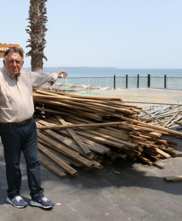 Konyaaltı sahilinde ‘gölgelik’ krizi