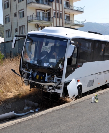 Midibüs şarampole düştü: 9 yaralı