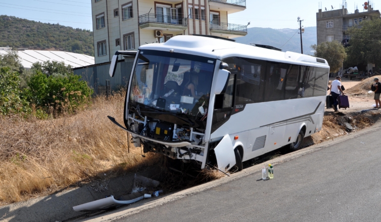 Midibüs şarampole düştü: 9 yaralı
