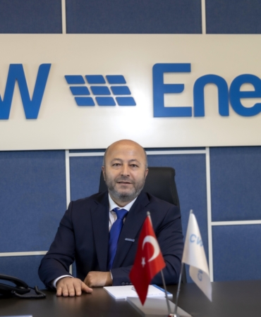 Avrupa’nın en büyük güneş hücresi üretim tesisi üretime geçti