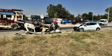 Otomobiller çarpıştı: 3 yaralı