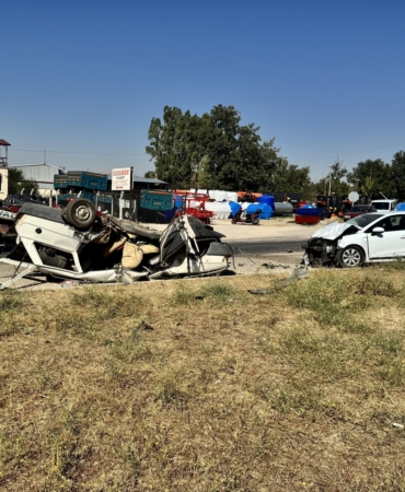 Otomobiller çarpıştı: 3 yaralı