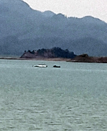 Burdur’da yangın tatbikatı sırasında eğitim uçağı göle düştü