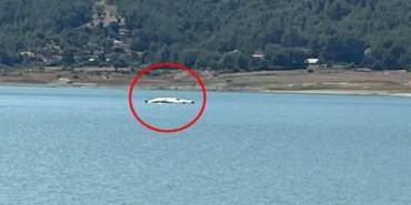 Burdur’da eğitim uçağı, yangın tatbikatı sırasında gölden su alırken kaza kırıma uğradı (2) /Video eklendi