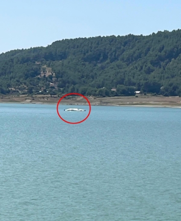 Burdur’da eğitim uçağı, yangın tatbikatı sırasında gölden su alırken kaza kırıma uğradı (2) /Video eklendi