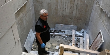 Asansör boşluğuna düşen işçi ağır yaralandı