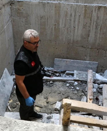 Asansör boşluğuna düşen işçi ağır yaralandı