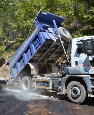 Çiçekoluk’ta 40 yıllık asfalt özlemi sona erdi
