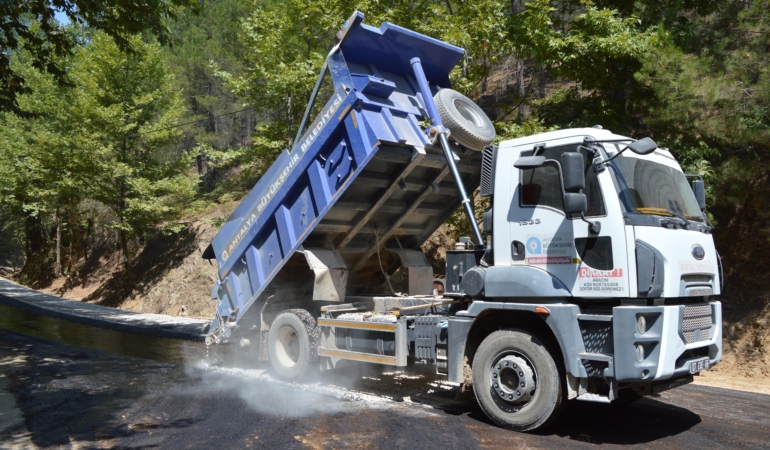 Çiçekoluk’ta 40 yıllık asfalt özlemi sona erdi