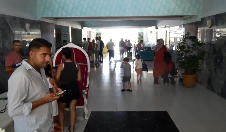Otel müşterilerinden ‘çalışanlar iş bıraktı, elektrikler kesildi’ tepkisi