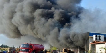 Antalya’da soğuk hava deposu ve imalathanede yangın (2) / Video eklendi