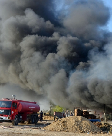 Antalya’da soğuk hava deposu ve imalathanede yangın (2) / Video eklendi
