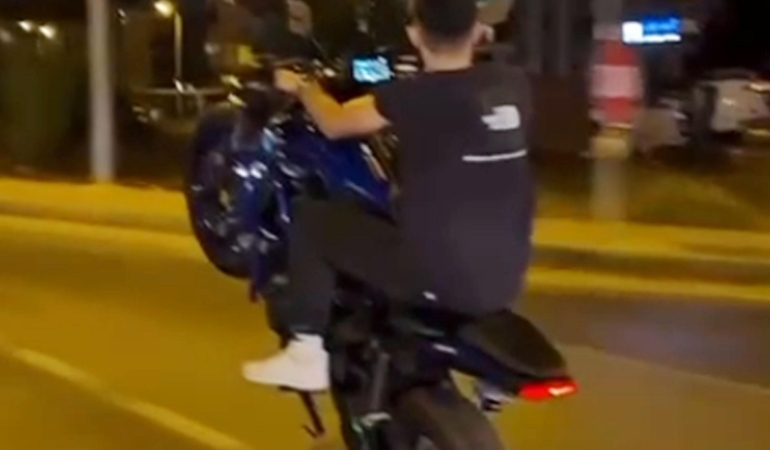 Motosikletle akrobatik hareketlere ceza