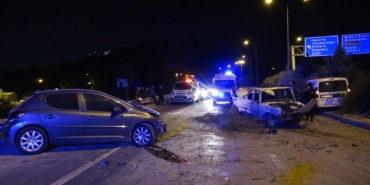 Otomobiliyle kaçan sürücü, ekip aracına ve otomobile çarptı: 3’ü polis, 10 yaralı