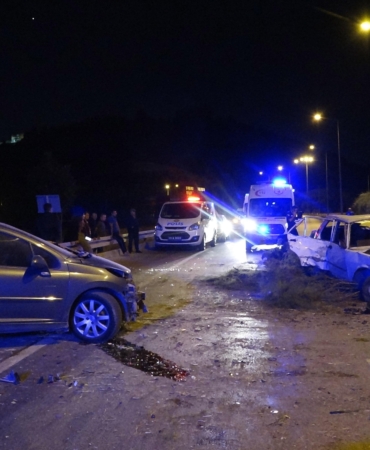 Otomobiliyle kaçan sürücü, ekip aracına ve otomobile çarptı: 3’ü polis, 10 yaralı