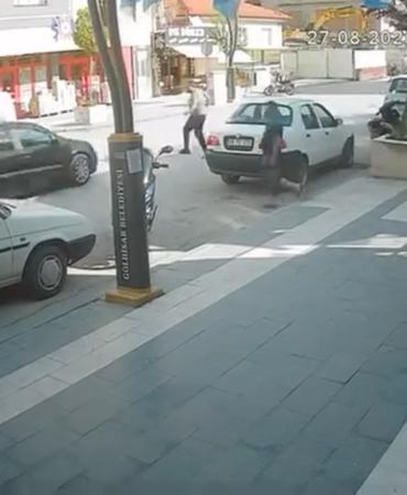 Otomobilin yayaya çarptığı kaza kamerada