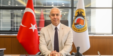 Başkan Özçelik Zafer Bayramı’nı kutladı