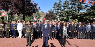 Afyonkarahisar’da Ata’ya çelenk sunuldu