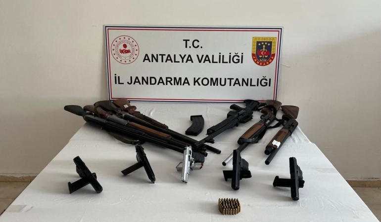 Serik’te kaçak silah operasyonu