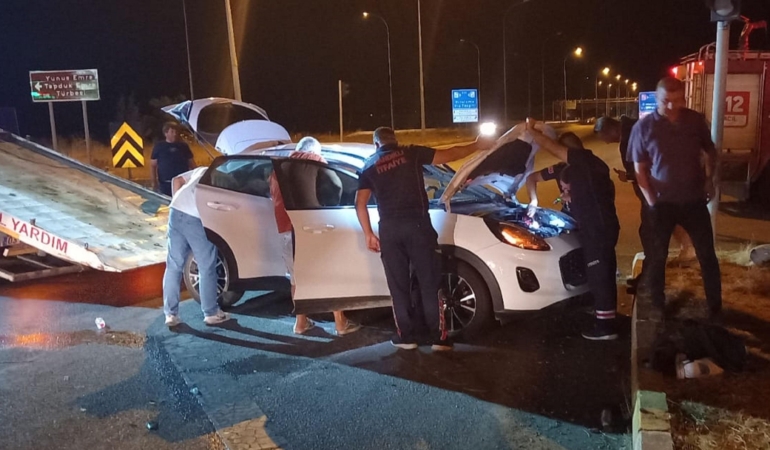 İki otomobilin çarpıştığı kazada 4 kişi yaralandı