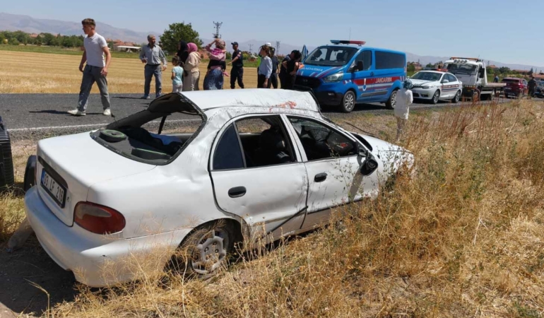 Takla atan araçtaki 2’si çocuk 4 kişi yaralandı