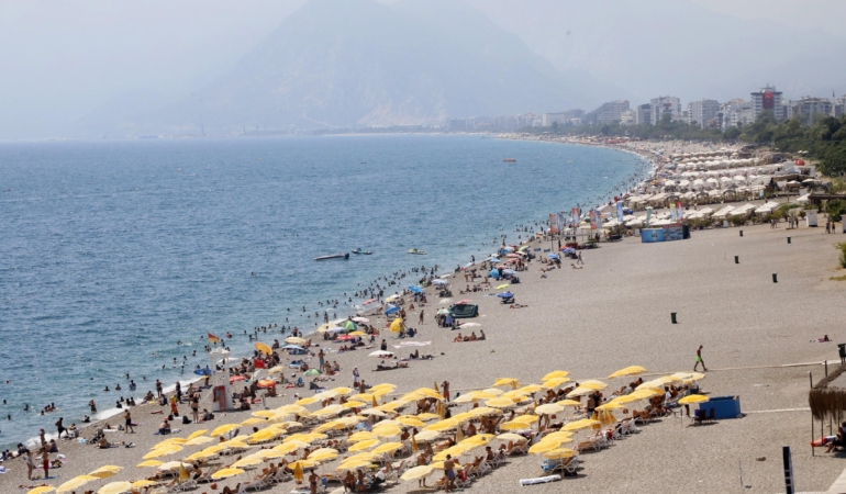Antalya’da ağustos aynının son günü termometreler 33 dereceyi gördü