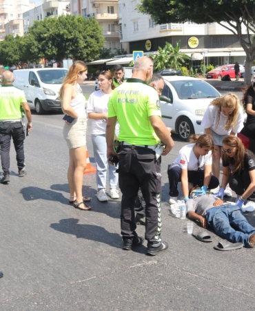 Servis aracı karşıya geçmeye çalışan yayaya çarptı