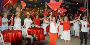 Bahçede Ata şarkıları