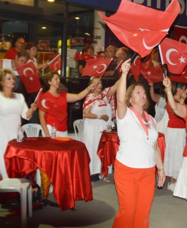 Bahçede Ata şarkıları