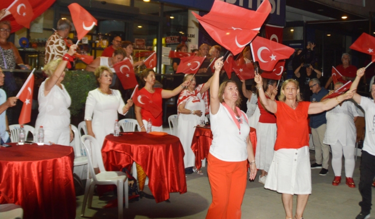 Bahçede Ata şarkıları