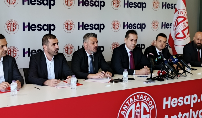 “Günde 3 – 4 Saat Uyuyarak Antalyaspor’u Bugünlere Getirdik”