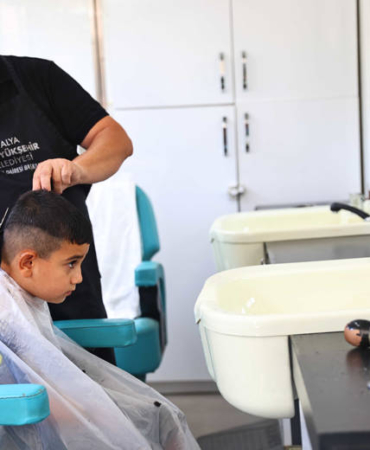 Antalya’da Mobil Kuaför Tırı ile Ücretsiz Hizmet!