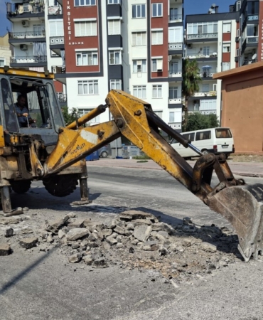 Konyaaltı’nda Eşit Hizmet, Yol Çalışmaları Devam Ediyor